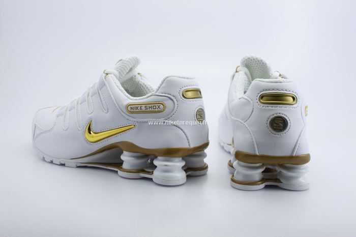Blanc Et Or Chaussures Shox Nz En Vente